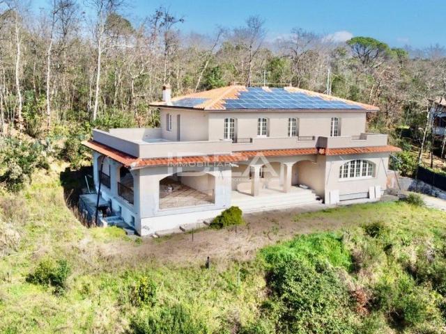 Villa Indipendente in vendita a Bagni Di Lucca Ponte, Toscana