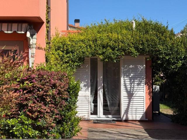 Villa Indipendente in vendita a Tempagnano di Lunata, Lucca