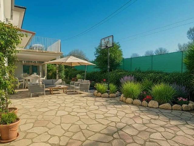 Villa Indipendente in vendita a Bagni Di Lucca Ponte, Toscana
