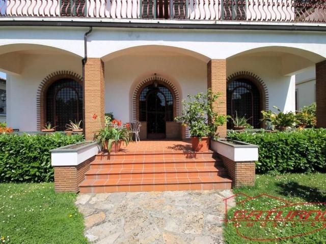 Villa Indipendente in vendita a Bagni Di Lucca Ponte, Toscana