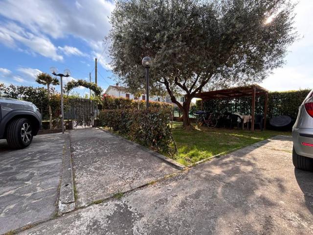 Villa Indipendente in vendita a Tempagnano di Lunata, Lucca