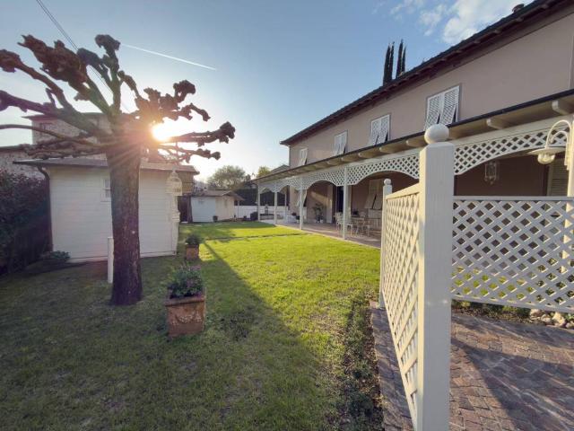 Villa Indipendente in vendita a Cappella, Bagni Di Lucca Ponte