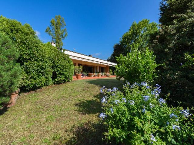 Villa Indipendente in vendita a Bagni Di Lucca Ponte, Toscana