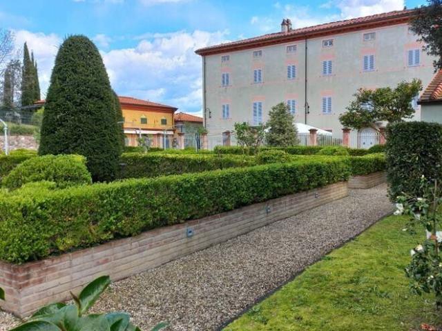 Villa Indipendente in vendita a Tempagnano di Lunata, Bagni Di Lucca Ponte