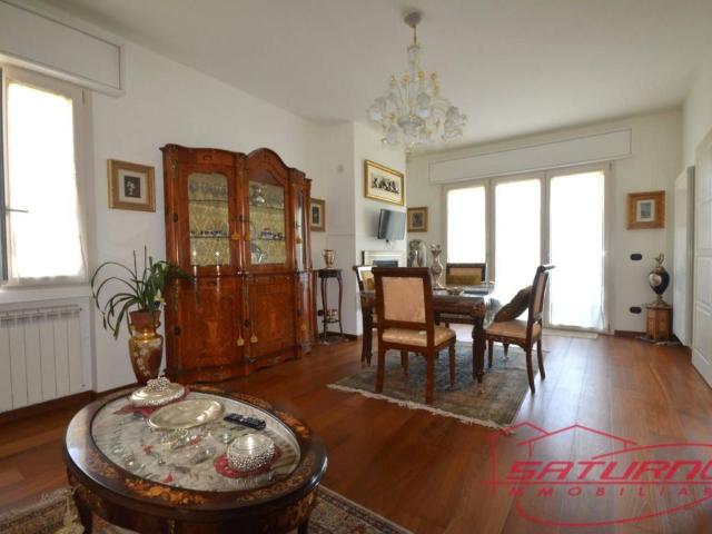 Villa Indipendente in vendita a Corte Dovichetti, Lucca