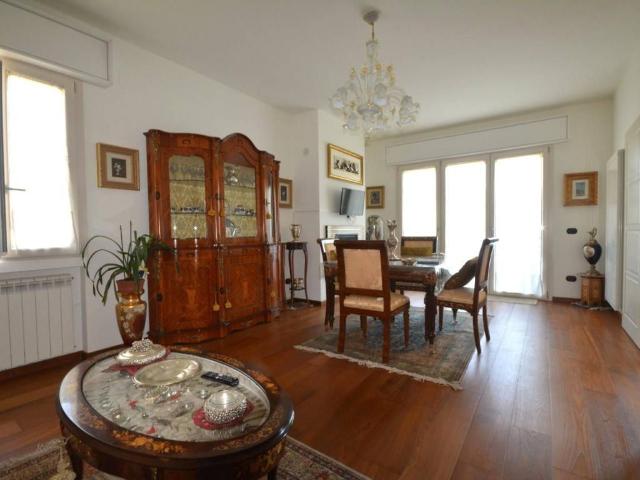 Villa Indipendente in vendita a Corte Dovichetti, Lucca