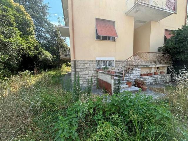 Villa Indipendente in vendita a Santissima Annunziata, Bagni Di Lucca Ponte