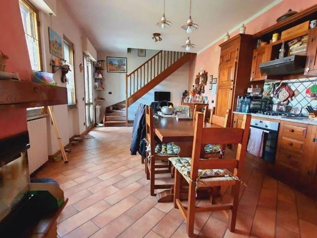 Villa Indipendente in vendita a Corte Dovichetti, Bagni Di Lucca Ponte