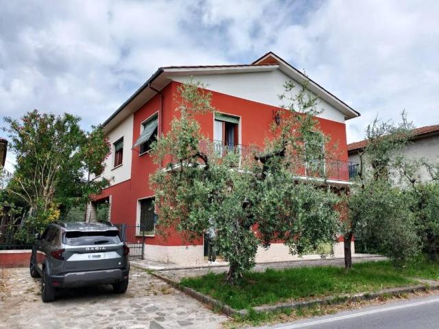 Villa Indipendente in vendita a San Michele di Moriano, Bagni Di Lucca Ponte