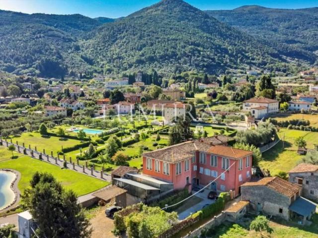 Villa Indipendente in vendita a Bagni Di Lucca Ponte, Toscana