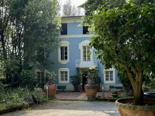 Villa Indipendente in vendita a Bagni Di Lucca Ponte, Toscana