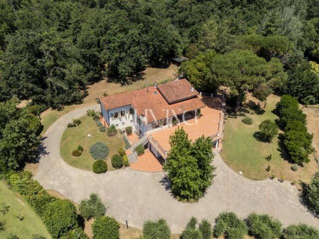 Villa Indipendente in vendita a Ponte San Pietro, Bagni Di Lucca Ponte
