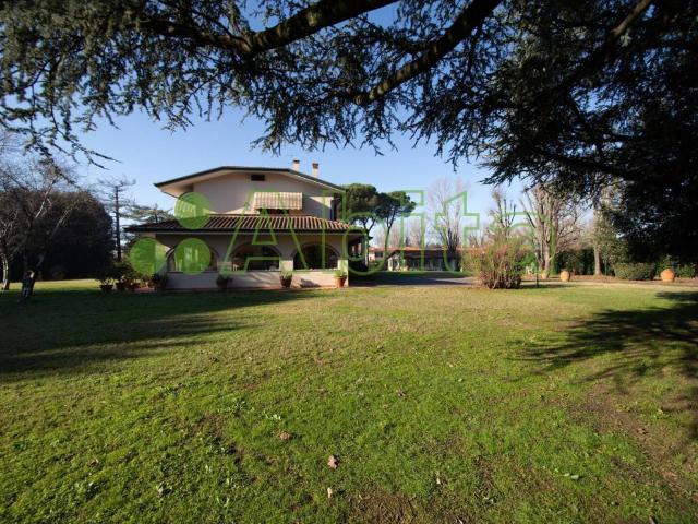 Villa Indipendente in vendita a Bagni Di Lucca Ponte, Toscana