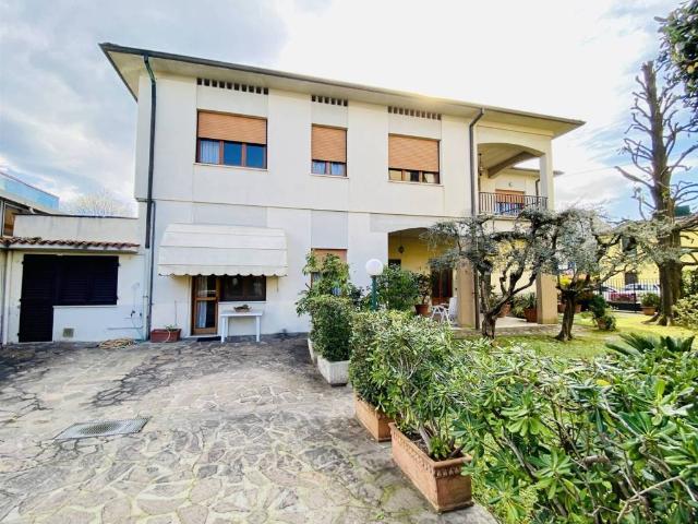 Villa Indipendente in vendita a Santissima Annunziata, Bagni Di Lucca Ponte