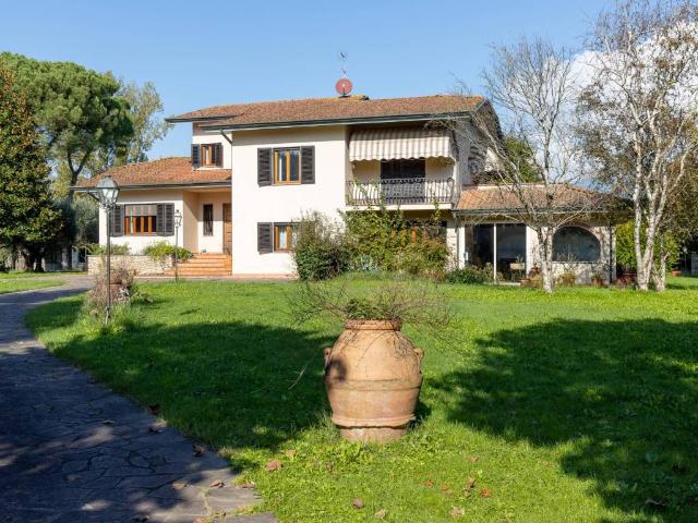 Villa Indipendente in vendita a Bagni Di Lucca Ponte, Toscana
