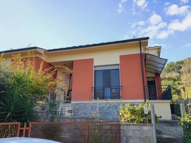 Villa Indipendente in vendita a Santa Maria a Colle, Bagni Di Lucca Ponte