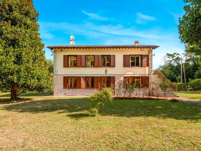 Villa Indipendente in vendita a Bagni Di Lucca Ponte, Toscana