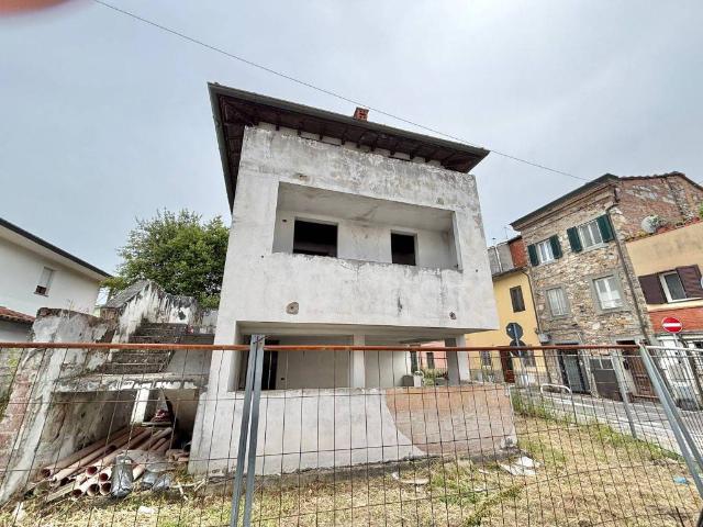 Villa Indipendente in vendita a Santissima Annunziata, Bagni Di Lucca Ponte