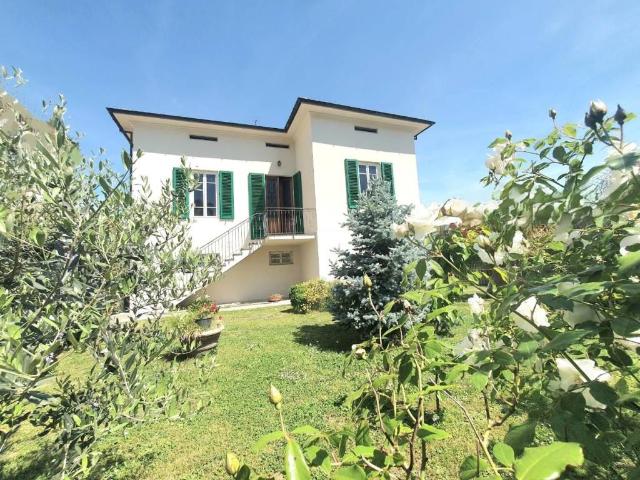 Villa Indipendente in vendita a Tempagnano di Lunata, Bagni Di Lucca Ponte