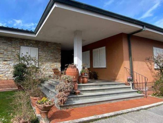 Villa Indipendente in vendita a Sant'Anna, Bagni Di Lucca Ponte