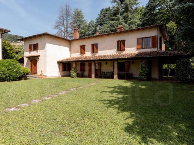 Villa Indipendente in vendita a Bagni Di Lucca Ponte, Toscana