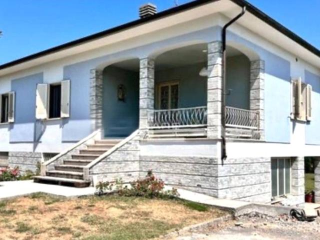Villa Indipendente in vendita a Ponte San Pietro, Bagni Di Lucca Ponte