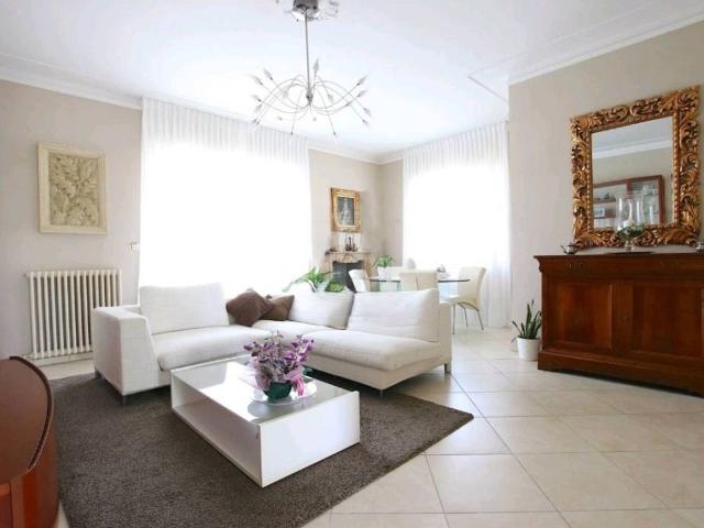 Villa Indipendente in vendita a Ponte San Pietro, Bagni Di Lucca Ponte