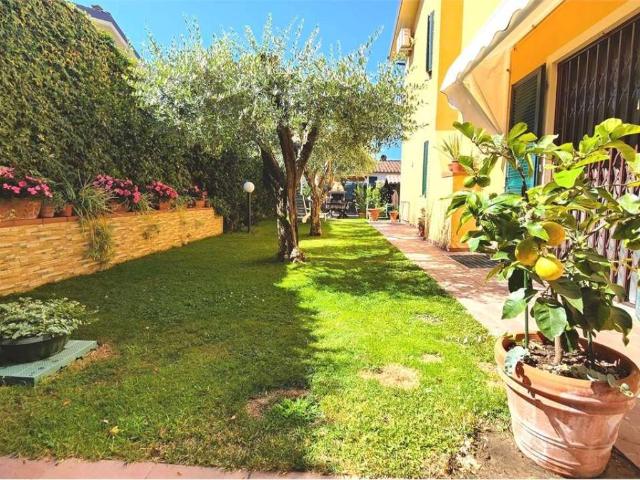 Villa Indipendente in vendita a Santa Maria a Colle, Bagni Di Lucca Ponte