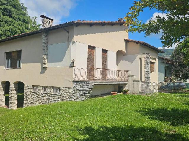 Villa Indipendente in vendita a San Gemignano di Moriano, Bagni Di Lucca Ponte