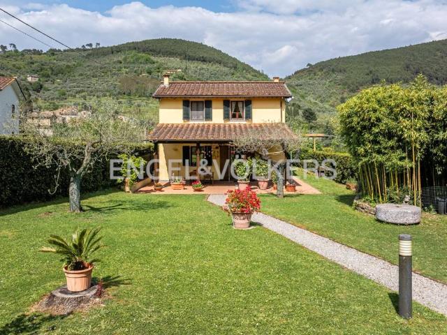 Villa Indipendente in vendita a Bagni Di Lucca Ponte, Toscana
