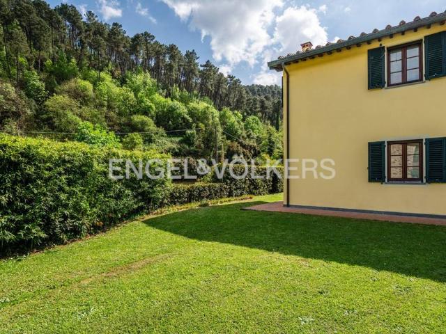 Villa Indipendente in vendita a Bagni Di Lucca Ponte, Toscana