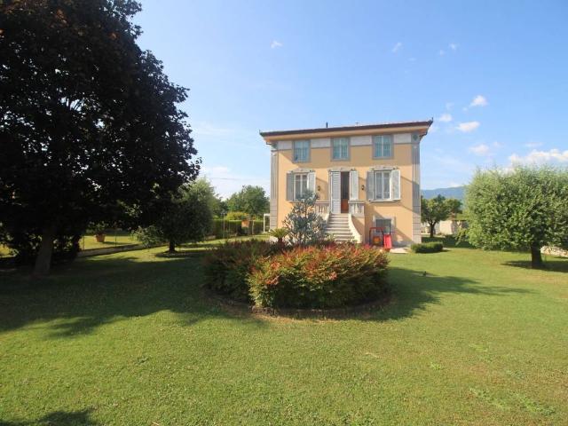 Villa Indipendente in vendita a Bagni Di Lucca Ponte, Toscana