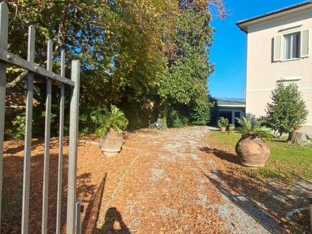 Villa Indipendente in vendita a Bagni Di Lucca Ponte, Toscana