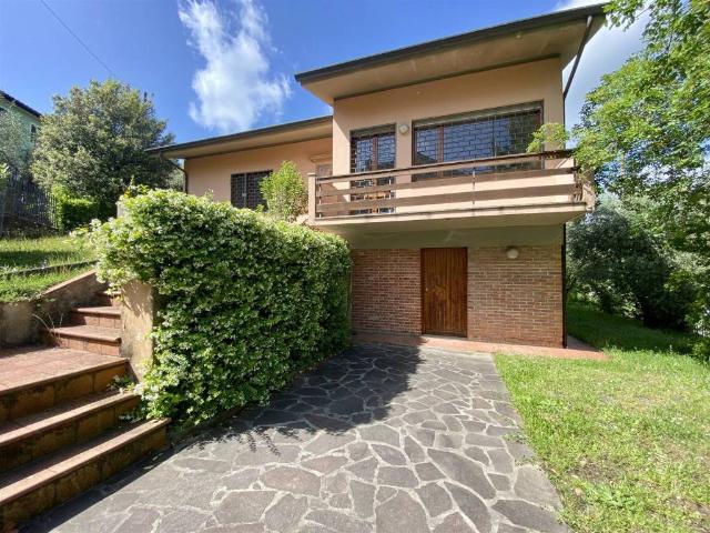 Villa Indipendente in vendita a Bagni Di Lucca Ponte, Toscana