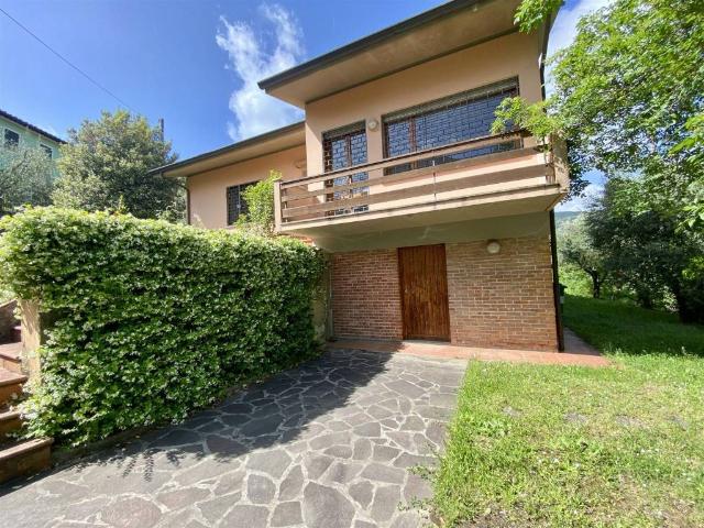 Villa Indipendente in vendita a Bagni Di Lucca Ponte, Toscana