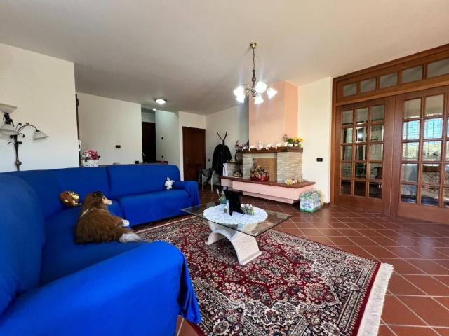 Villa Indipendente in vendita a Tempagnano di Lunata, Bagni Di Lucca Ponte