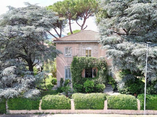 Villa Indipendente in vendita a Sant'Anna, Bagni Di Lucca Ponte