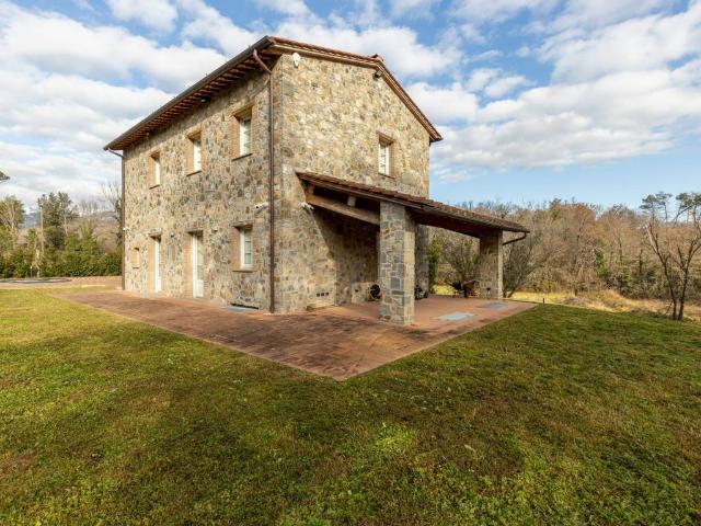 Villa Indipendente in vendita a Sant'Alessio, Bagni Di Lucca Ponte
