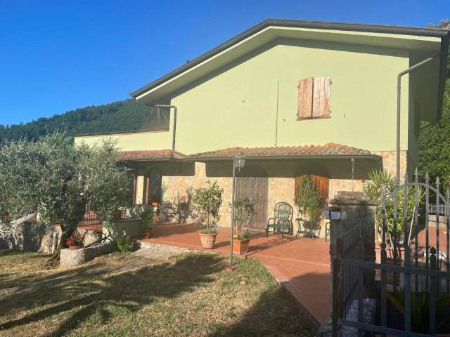 Villa Indipendente in vendita a Bagni Di Lucca Ponte, Toscana