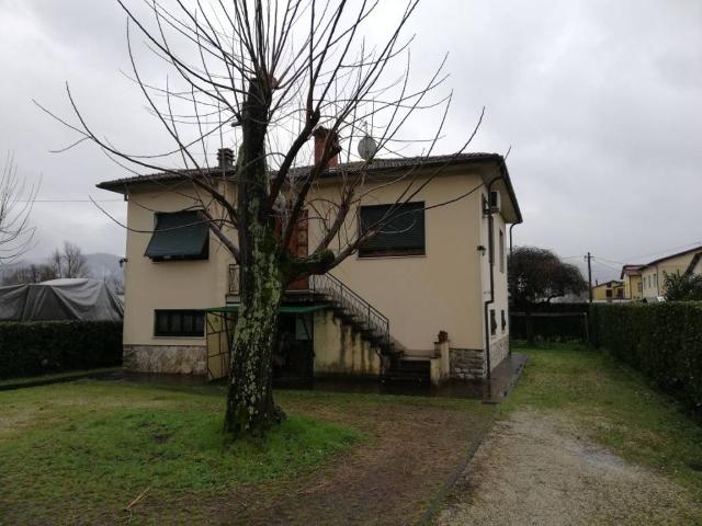 Villa Indipendente in vendita a Pozzuolo, Bagni Di Lucca Ponte