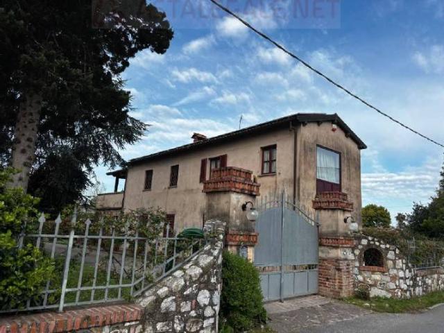Villa Indipendente in vendita a Bagni Di Lucca Ponte, Toscana
