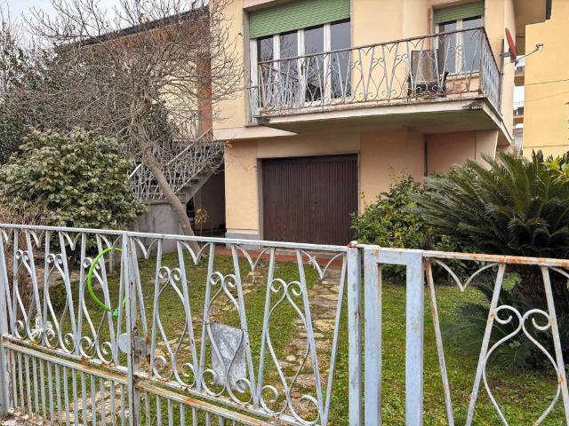 Villa Indipendente in vendita a Sant'Anna, Bagni Di Lucca Ponte