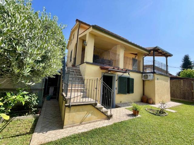 Villa Indipendente in vendita a Sorbano del Vescovo, Bagni Di Lucca Ponte