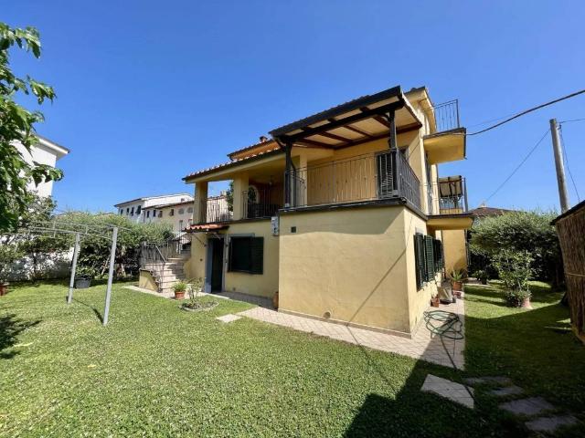 Villa Indipendente in vendita a Sorbano del Vescovo, Bagni Di Lucca Ponte