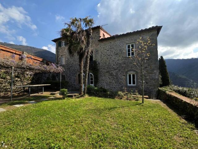Villa Indipendente in vendita a Sant'Ilario di Brancoli, Bagni Di Lucca Ponte