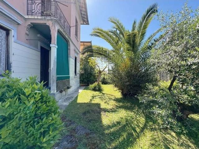 Villa Indipendente in vendita a Bagni Di Lucca Ponte, Toscana