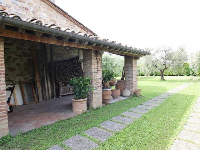 Villa Indipendente in vendita a Tempagnano di Lunata, Bagni Di Lucca Ponte