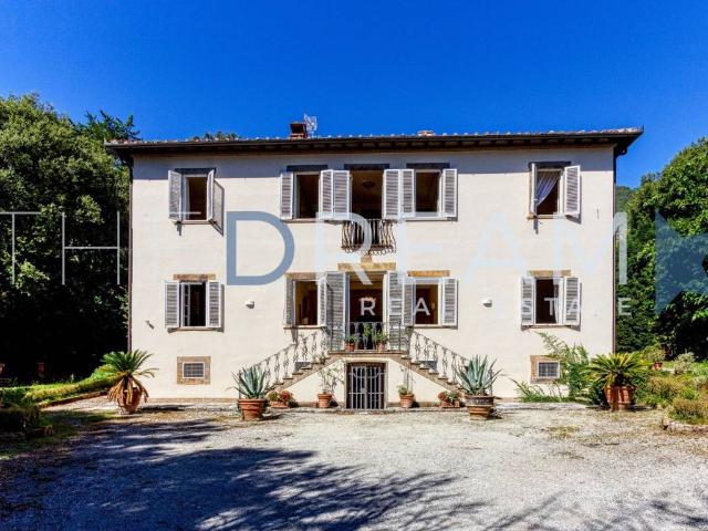 Villa Indipendente in vendita a Bagni Di Lucca Ponte, Toscana