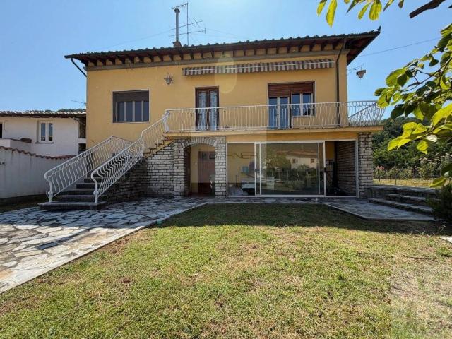 Villa Indipendente in vendita a San Gemignano di Moriano, Bagni Di Lucca Ponte