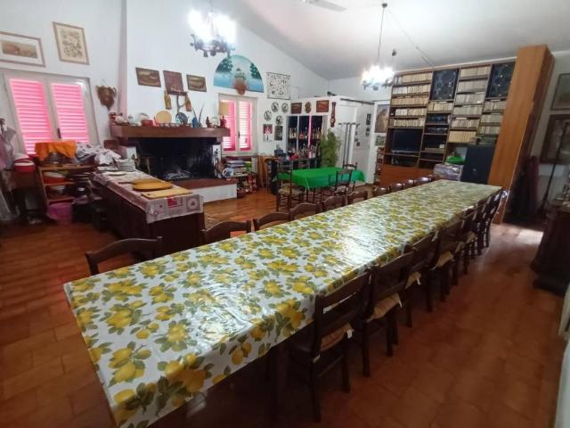 Villa Indipendente in vendita a Corte Dovichetti, Lucca